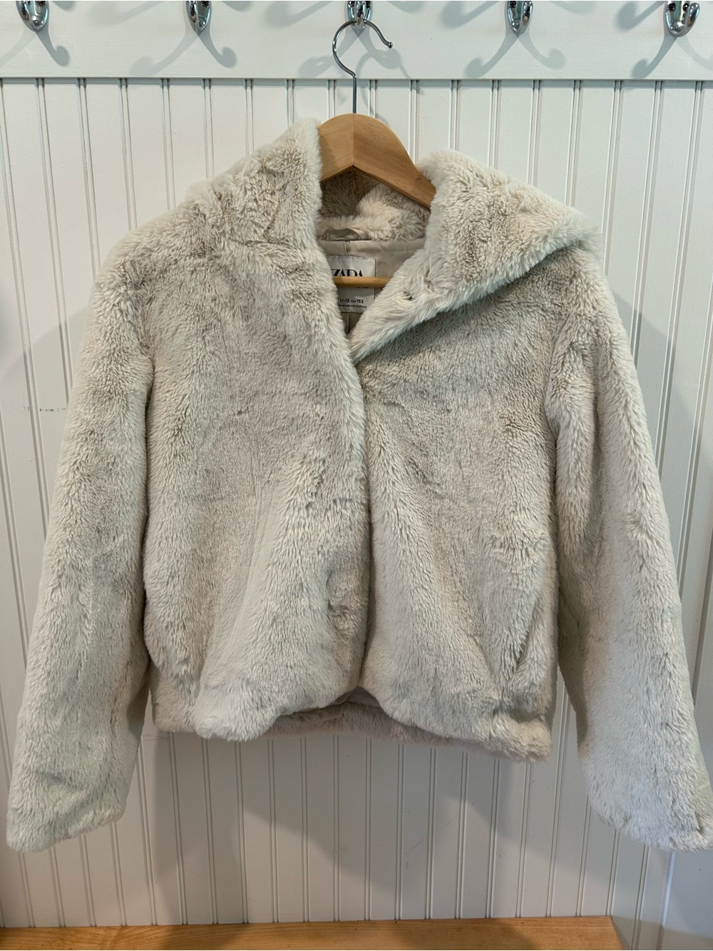 Zara Plush Faux-Fur Cropped Jacket in Light Cream